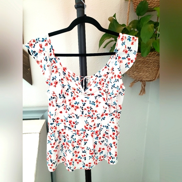 cupcakes & cashmere Tops - Cute Floral Blouse SZ S